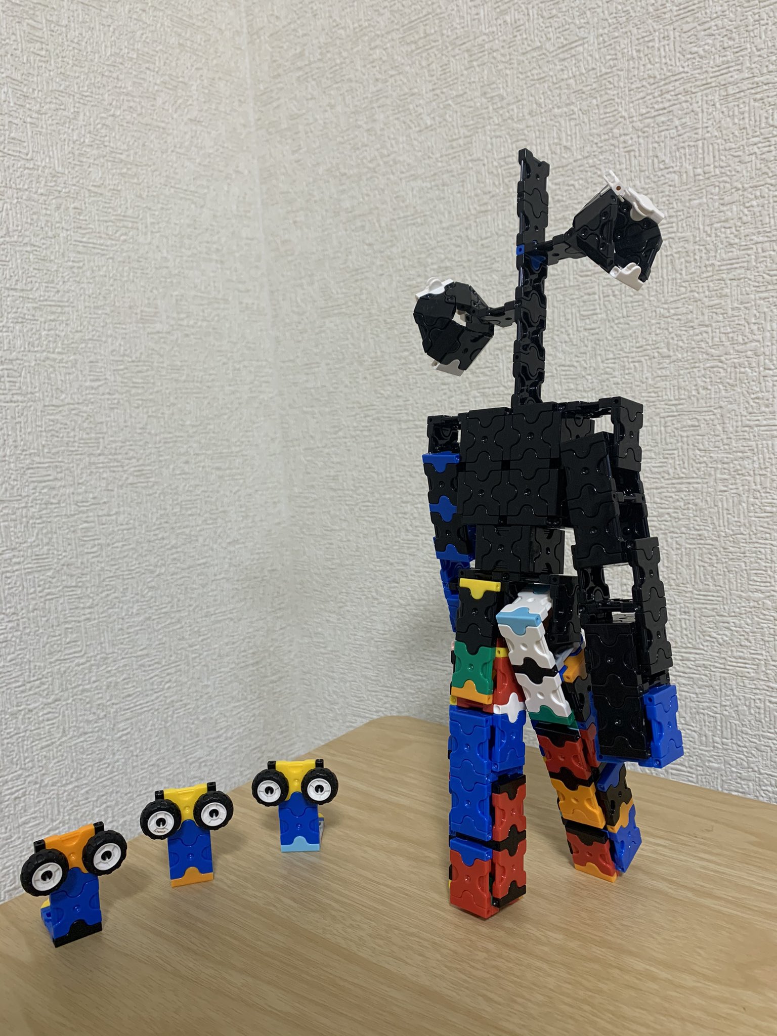 すいれん スーパーポジティブ Laqでサイレンヘッド ミニオンズを添えて サイレンヘッド いろんな流行りものがありますね 流行ってるのはコロナだけぢゃないッッッッ 息子のlaq愛がとめどない T Co 1x9ru30fzx Twitter