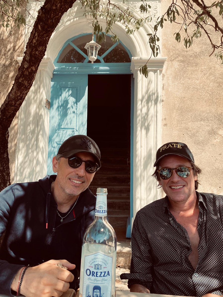 Eh ! Gad donc ! J’ai enregistré « Tu verras », t’as vu, sur son premier album chez <a href="/bluenotefrance/">Blue Note France</a> en hommage à Claude Nougaro. C’était un plaisir, on était en Corse, on sentait bon le sable chaud, et cette chanson est magnifique...  <a href="/gadelmaleh/">GAD</a>  
▶️ gad.lnk.to/DansezSurMoi