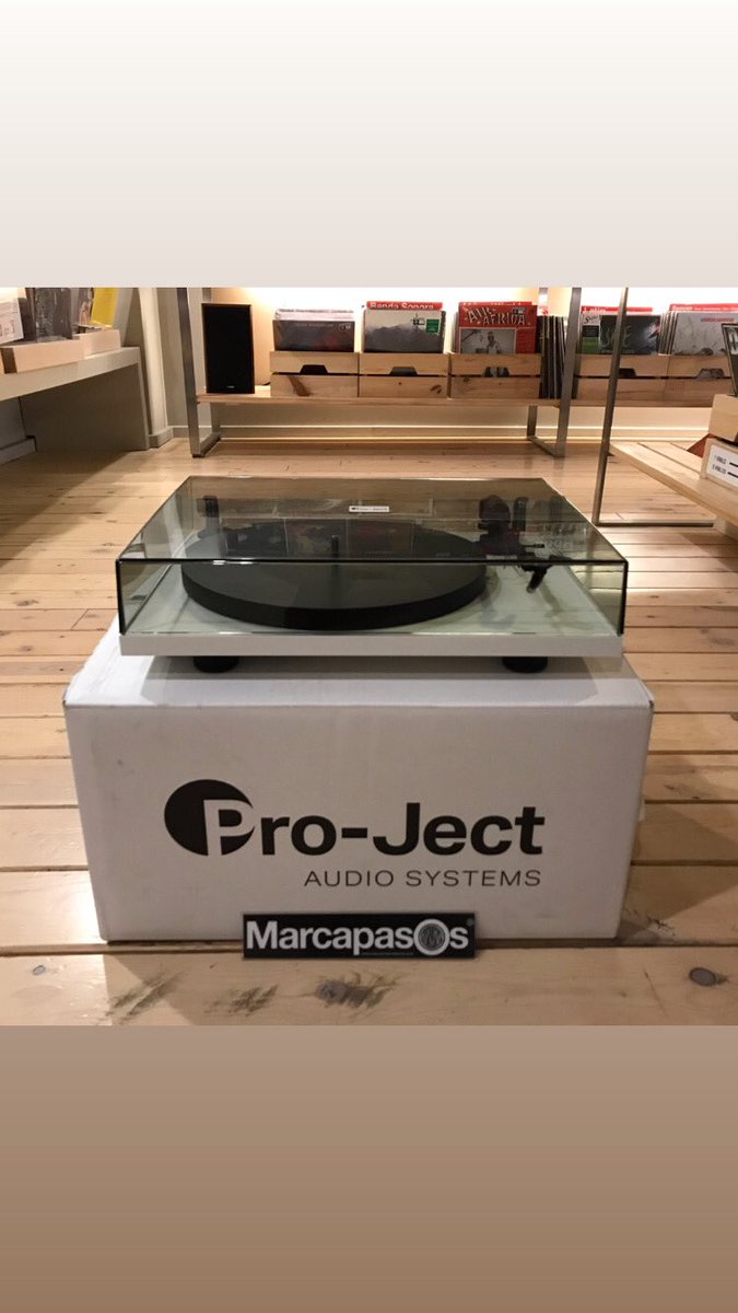 Marcapasos_GR's tweet photo. Recibimos más #platos #Project #PrimaryE , ahora de color blanco y rojo, con cápsula #Ortofon y tracción por #correa. Muy buena relación calidad/precio. (229€). #DiscosMarcapasos #Duquesa6 #Granada #PlatosMarcapasos #Project #PlatoProject #GiradiscosMarcapasos https://t.co/MaBf8GtQ9m
