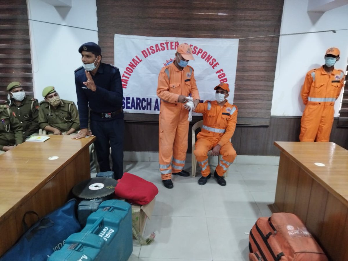 08NDRF's tweet image. Famex cum Community awareness program on Disaster Management conducted at Conferences Hall, SSP office, Hapur (UP) 

#NDRF4U
#aapdasevasadaiv
#CommunityAwarenessProgram