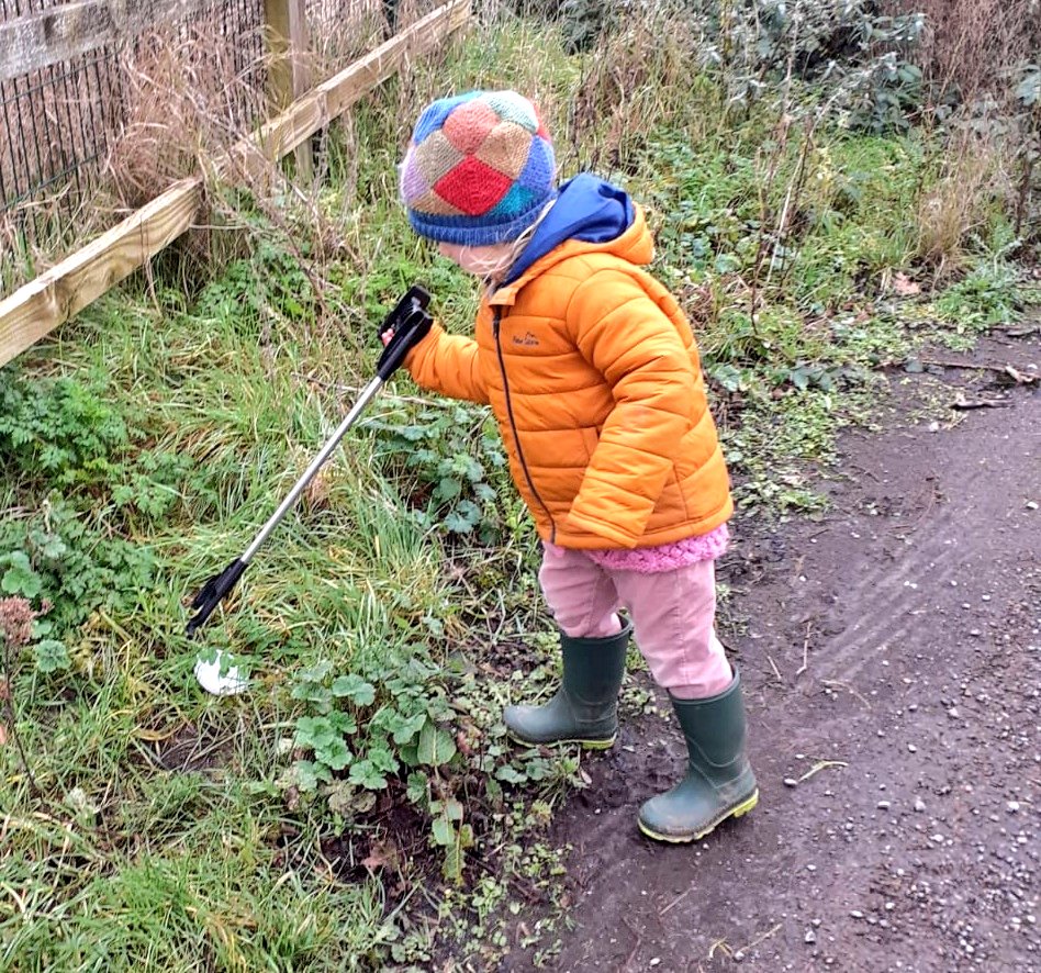 This #ChildrensMentalHealthWeek  try supporting your little ones to do  something for others or for their local natural environment.  Giving back feels good especially when you can get outside and get active too <a href="/SNatureConnect/">Somerset Nature Connections</a>.