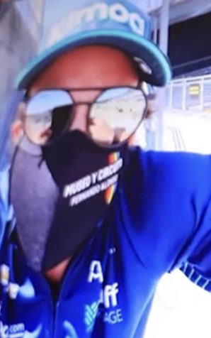 SimonGBrooks's tweet image. Fernando taking a look again 👀👌🏻 “How you have that?? You made it?” #FernandoQuotes💬