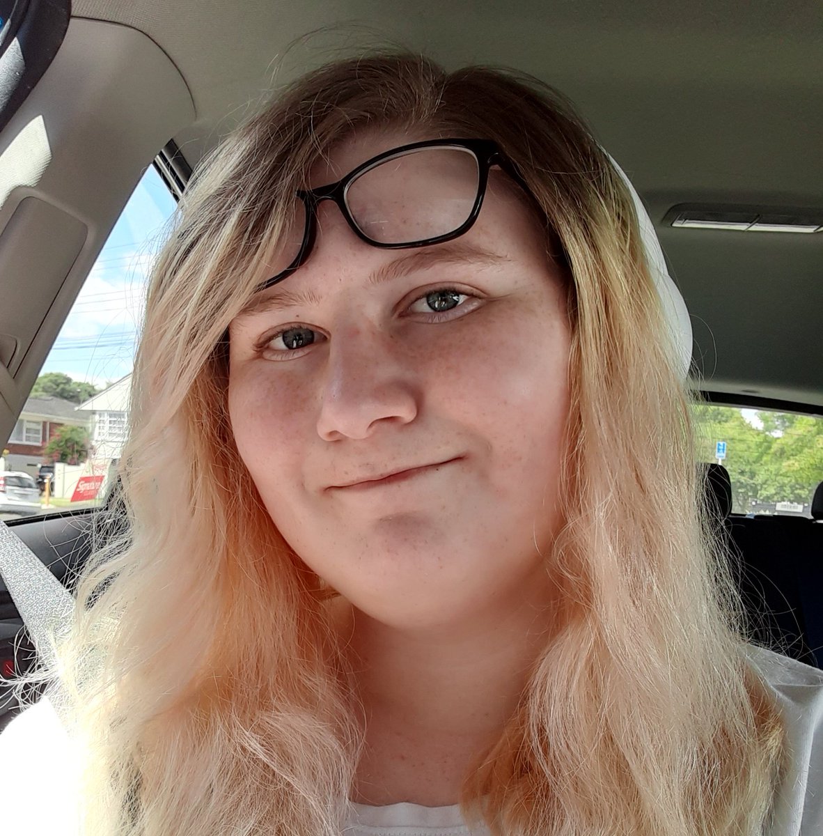 The pink dye has all but faded / washed out, itll be back soon, till then its blonde o clock, howdy.