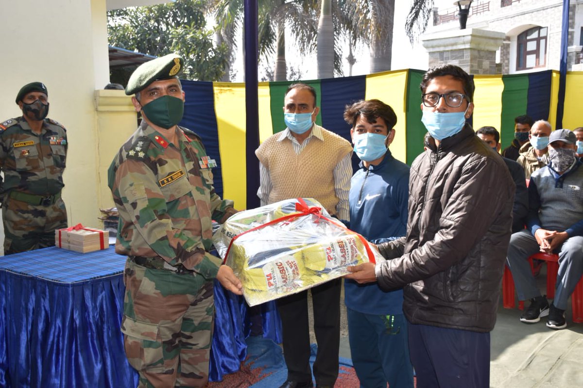 prodefencejammu's tweet photo. #ChenabBrigade of #TigerDiv provided computers, furniture & sports amenities for Youth Devp Centre at vill Gajansu, #Jammu. Brig KK Singh, Cdr Chenab Bde alongwith Smt Bimla Devi M/o Late Rfn Sohan Lal Sharma inaug newly created Youth Devp Centre.
#ArmyForYouth
@diprjk @adgpi https://t.co/Z5okbQfqgp