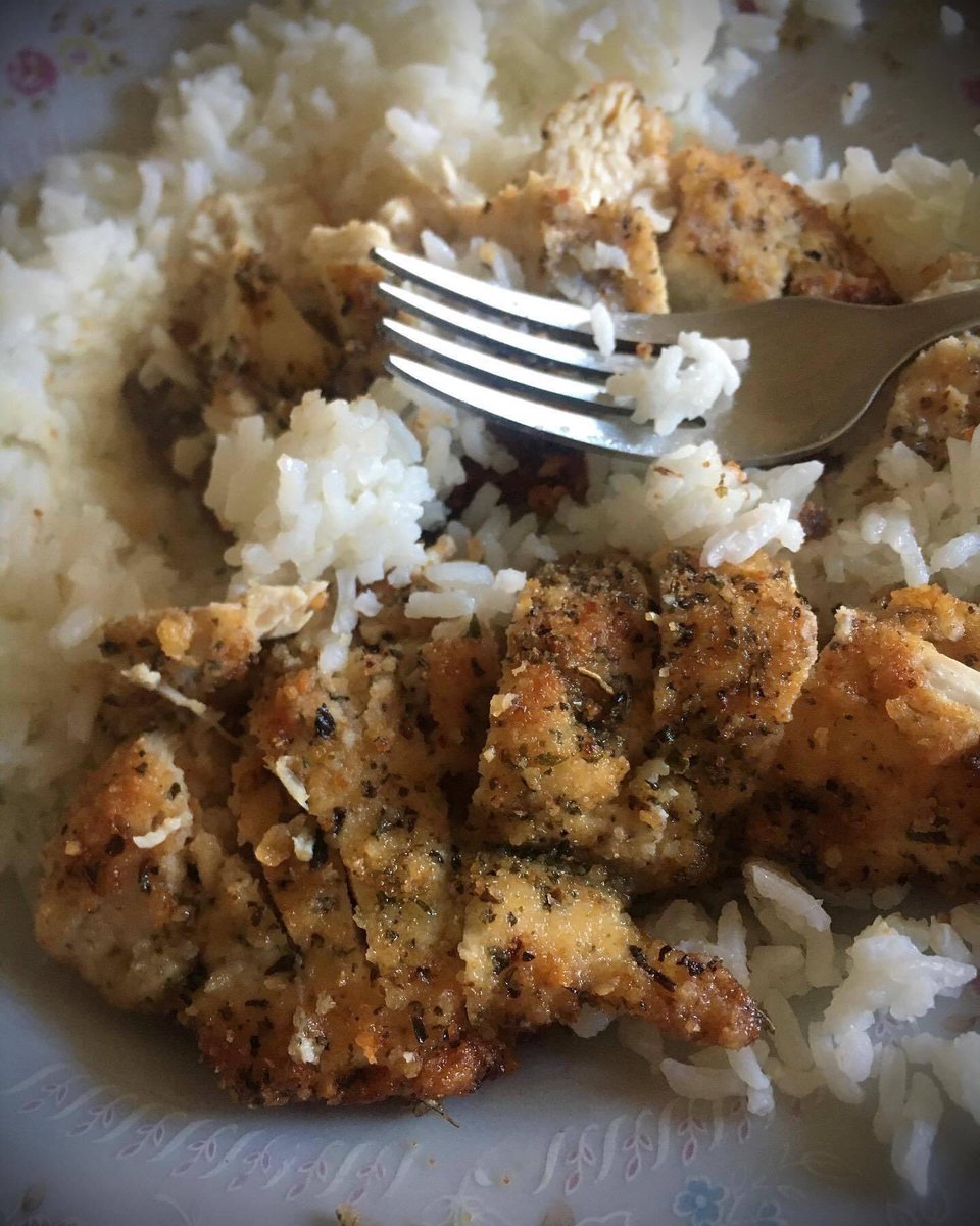 give_program's tweet photo. #REPOST

Give Program Ambassador @coach_figueroa

The presentation doesn’t always have to look pretty.  Simple chicken herb cutlets with leftover white rice.  No vegetables today.  Barely cut the chicken.  It’s a snow day.  That kinda day. 🤷🏻‍♀️💫🙌🏼

Chicken: @thegiveprogram https://t.co/7J8L3kaI1u
