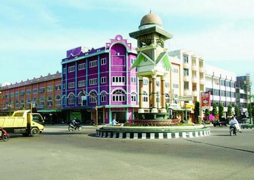 Mus_glg's tweet photo. Dulu, di kota ini kota kecamatan. 
Kini kota ini segutiga emas bagi nangroe Aceh. https://t.co/1yfKNGxzLl