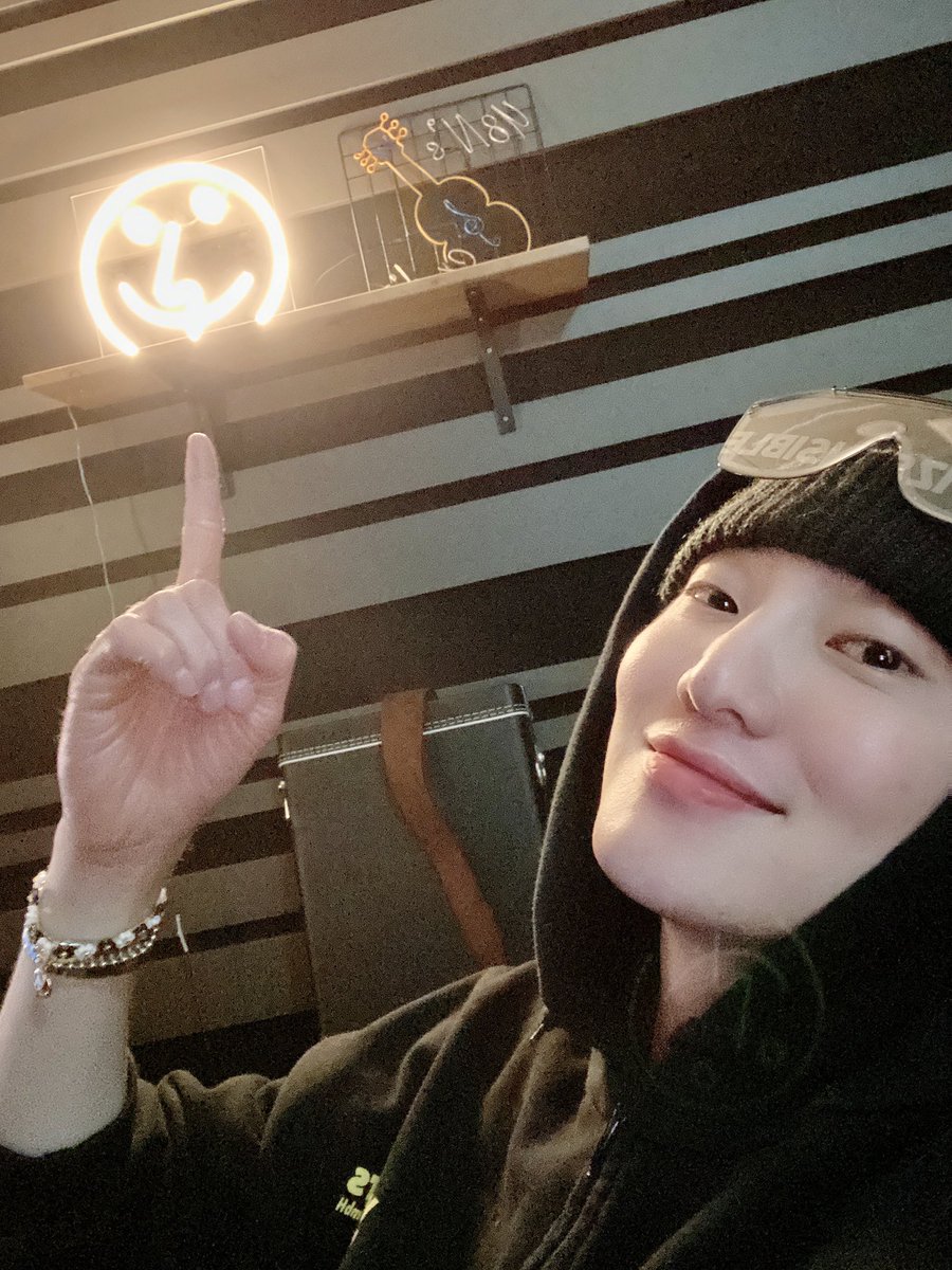 official_yoon_'s tweet photo. 슬슬 작업실이 하나씩 하나씩 완성되어갑니다 하하 아니 근데 팬텀싱어 다음주부터 나올 줄 알았는데;; 당황😅 https://t.co/SGyt5eIlz0