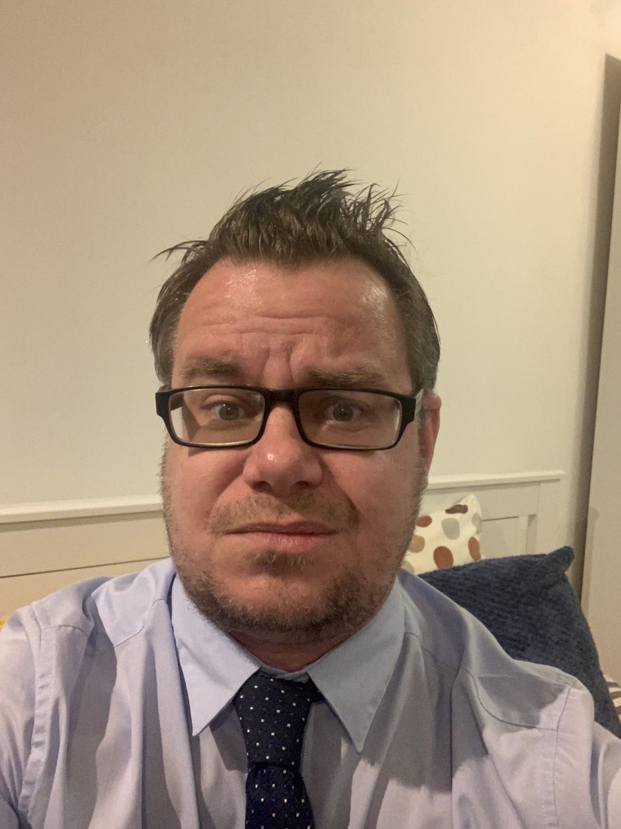 warmleyjay's tweet photo. The face of someone who has an interview in less than an hour. #lockdownhair #badeyebrows
It will need to be teeth and tits!
Wish me luck my loves! https://t.co/xRFk2wAT9O