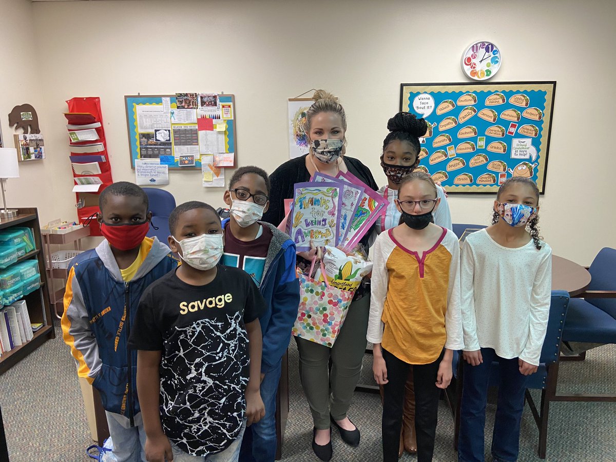 Ms_Murphy_207's tweet photo. We love our counselor @Meg_Wondo! Happy Counselor week! 💖 #NationalCounselorWeek #OurCounselorIsTheBest @GreenwoodKISD https://t.co/J3v9egz2Yo