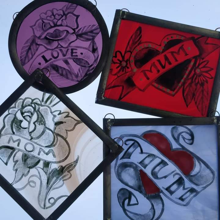 gallusglass1's tweet photo. Looking for unique Valentine's &amp; Mother's Day gifts? These new designs can be made to order, if you're quick!! #lockdownmum #mothersday #valentinesday2021 #madeinscotland #scottish #glassart #swallows https://t.co/qIyuCSTPpk