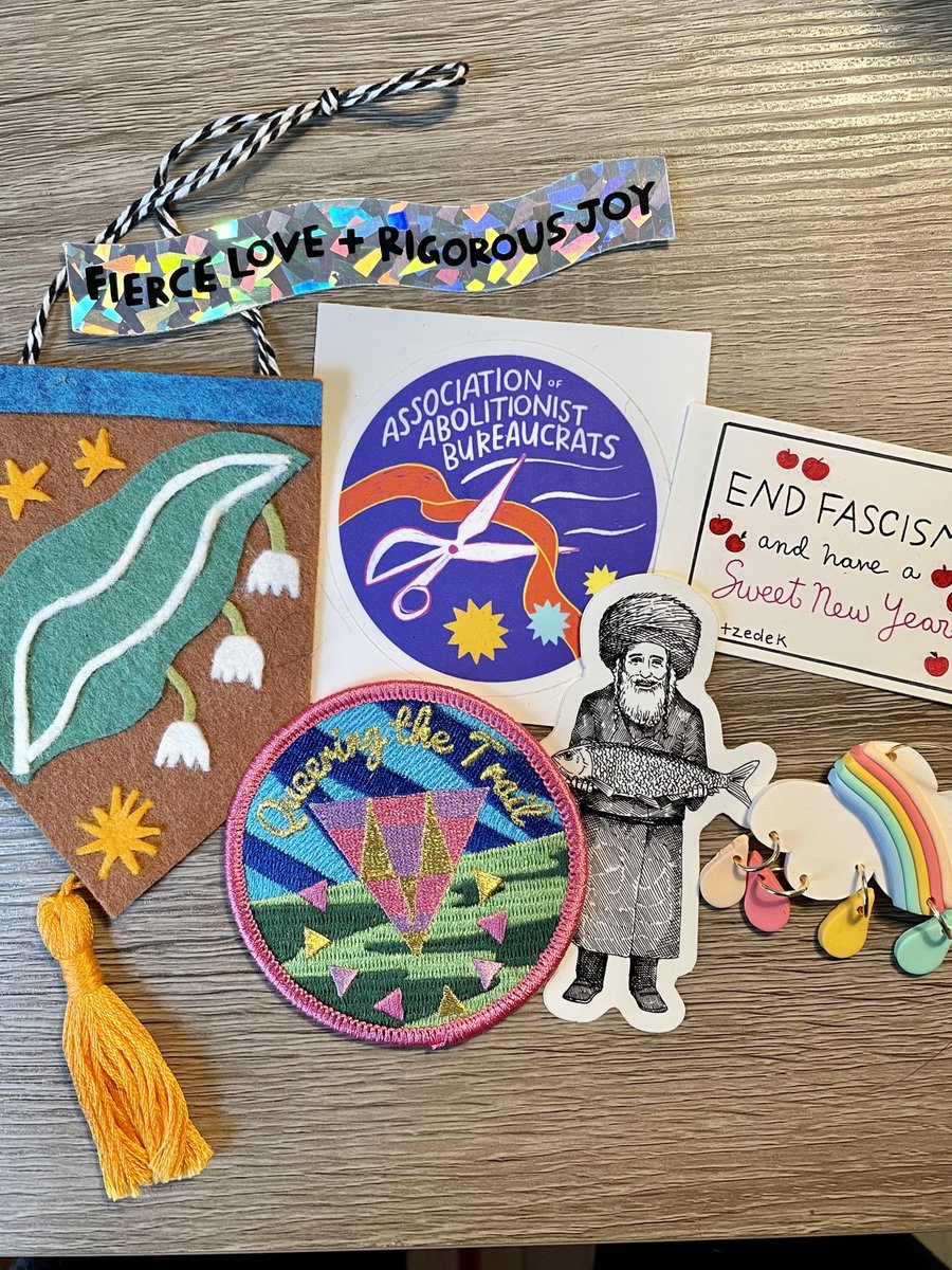 whysamanthawhy's tweet image. This morning I made a vision board for how I want to live into my new title:  Data Solutions Manager.  It&apos;s official!  I&apos;ve been promoted!  I&apos;ll always be an #AwesomeAdmin and #AccidentalAdmin at heart.