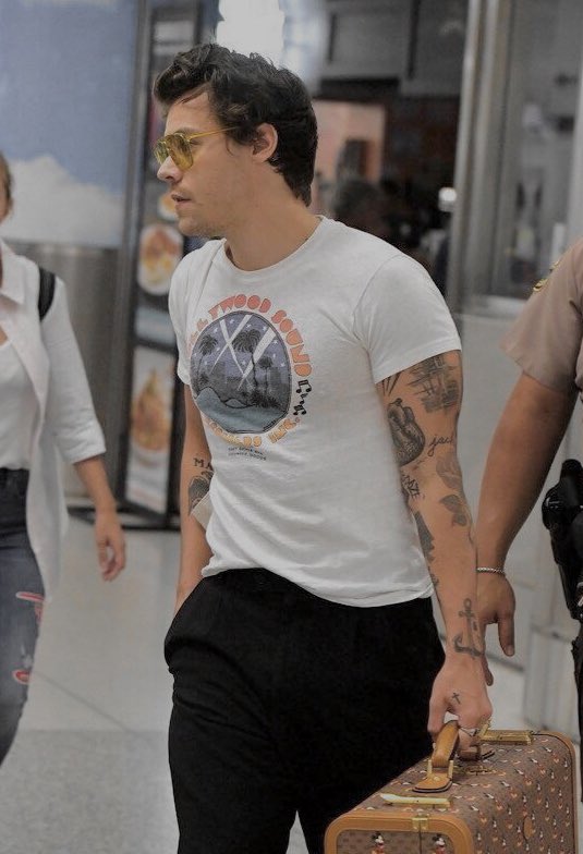 ~ harry styles looking like a daddy ; a thread ~