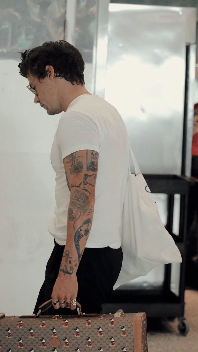 ~ harry styles looking like a daddy ; a thread ~