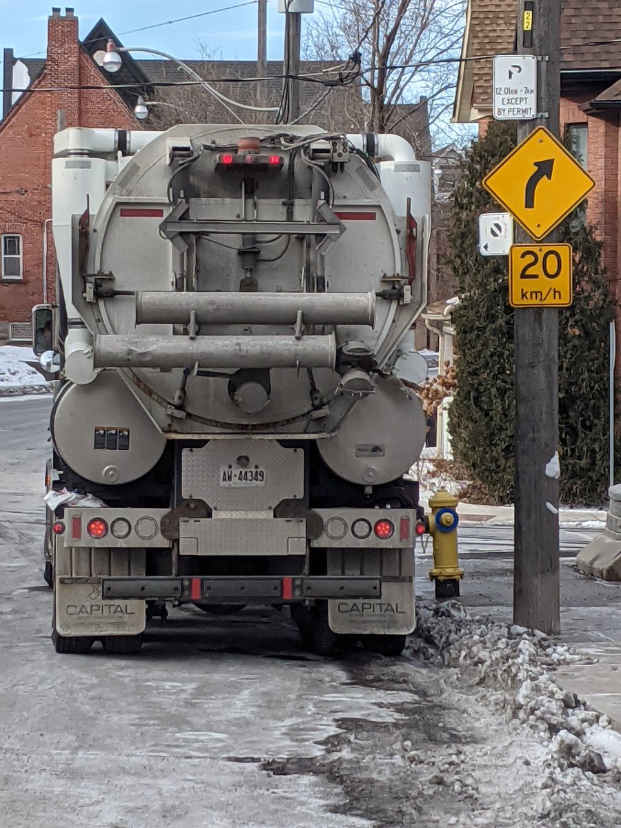 JsFrPe's tweet image. Parked in the bike lane AND blocking a fire hydrant. Annette eastbound at Indian Grove. You can do better Capital Sewers / Capital Infra Grp.  @ParkingTPS @CityofToronto @TrafficServices #BikeTO #VisionZero @BikingToronto @TPS_BikeHart @Car_In_Bikelane @TPS_pke_rider @GordPerks