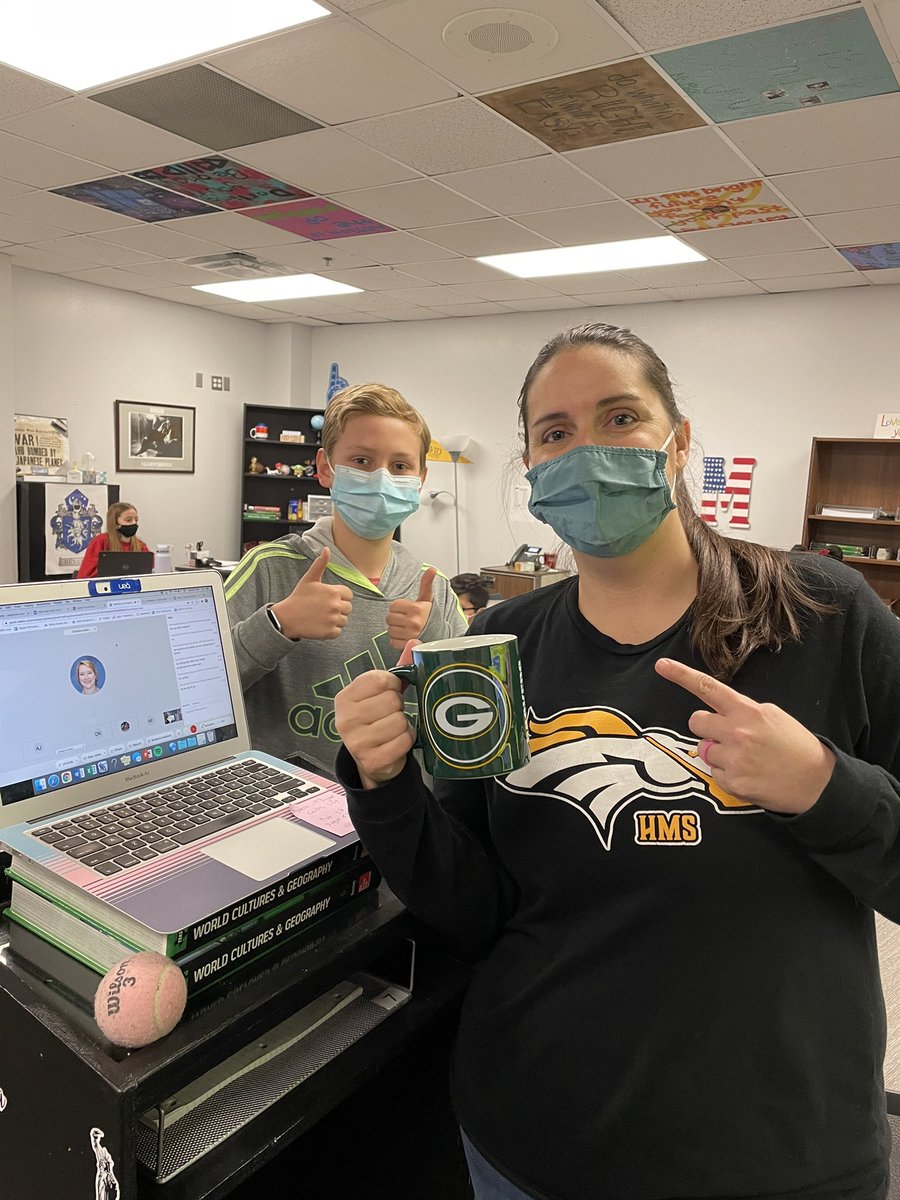Simms_teach's tweet image. Finally converted his teacher @HMSCoachMaupin #gopackgo #packerforlife #1fan @packers @AaronRodgers12 @HeritageBroncos @HMSShimmick @HMSjtorres @JeffMishoe #proudtobeabronco #proudtobeapackerfan #middleschoolrocks