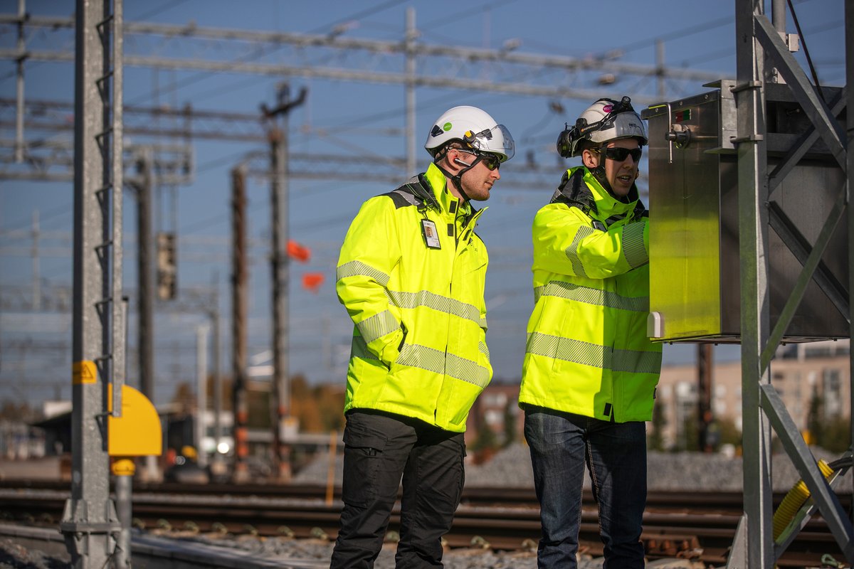 Infrarakentamisen kiertotalous kehittyy. Yksi esimerkki tästä on projektimme Tampere–Seinäjoki-radalla, jossa puretusta turvalaitejärjestelmästä kierrätetään alumiinisia ratalaitekaappeja ja muita metalliosia. #kestäväinfra #rakentaminen #kiertotalous  nrcgroup.fi/uutiset/infrar…