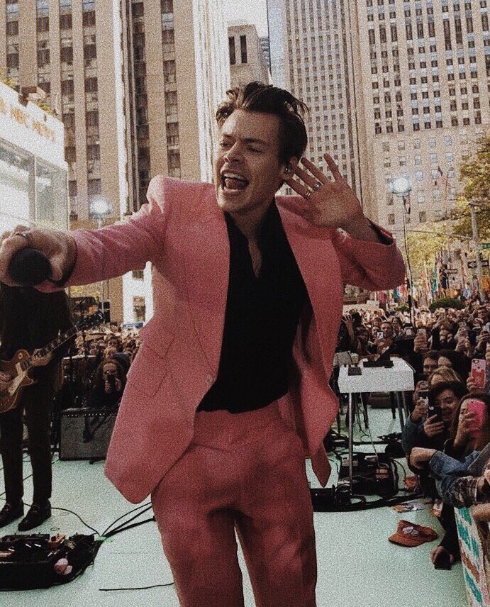 ~ harry styles looking like a daddy ; a thread ~