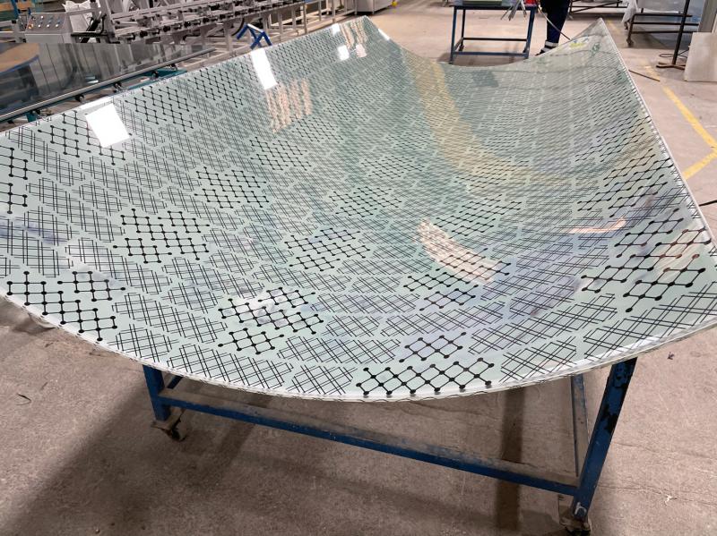 We adore this ceramic printed glass 😍 Bent and ready to be laminated before being double glazed. Got an unusual request? Send them our way! #glass #glassmfg #ukmfg #architecturalglass #curvedglass