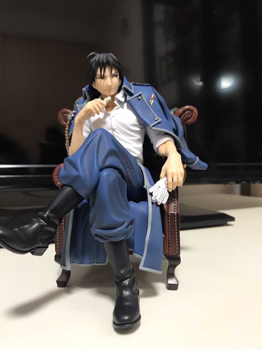 犬豆 鋼の錬金術師 ロイ マスタング フィギュア 11月に予約してた物がやっと届いた 思った以上に重くてクオリティもなかなかいいですね