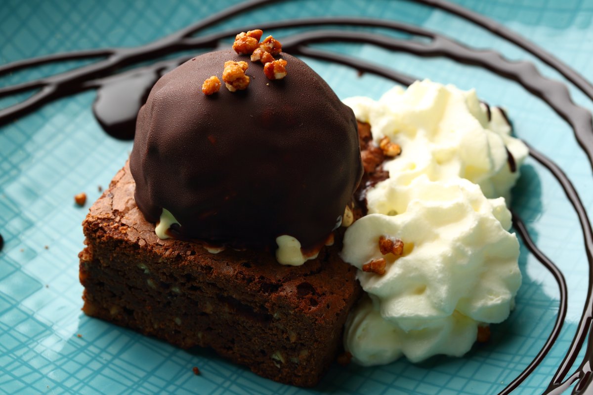 ElPasionPorTi's tweet photo. En la #FamiliaPasión a nadie le amarga un dulce... 🍫😋
👆👆Prueba ya nuestro brownie de chocolate con helado de vainilla de Madagascar 🤤🤤

¡La #FamiliaPasión te lo lleva a la puerta de tu casa!
👉 Haz tu pedido en:⁣
📧 https://t.co/zGfyeeiJCI⁣
📞 649 627 807 - 941 213 268⁣ https://t.co/NZFgddgshE
