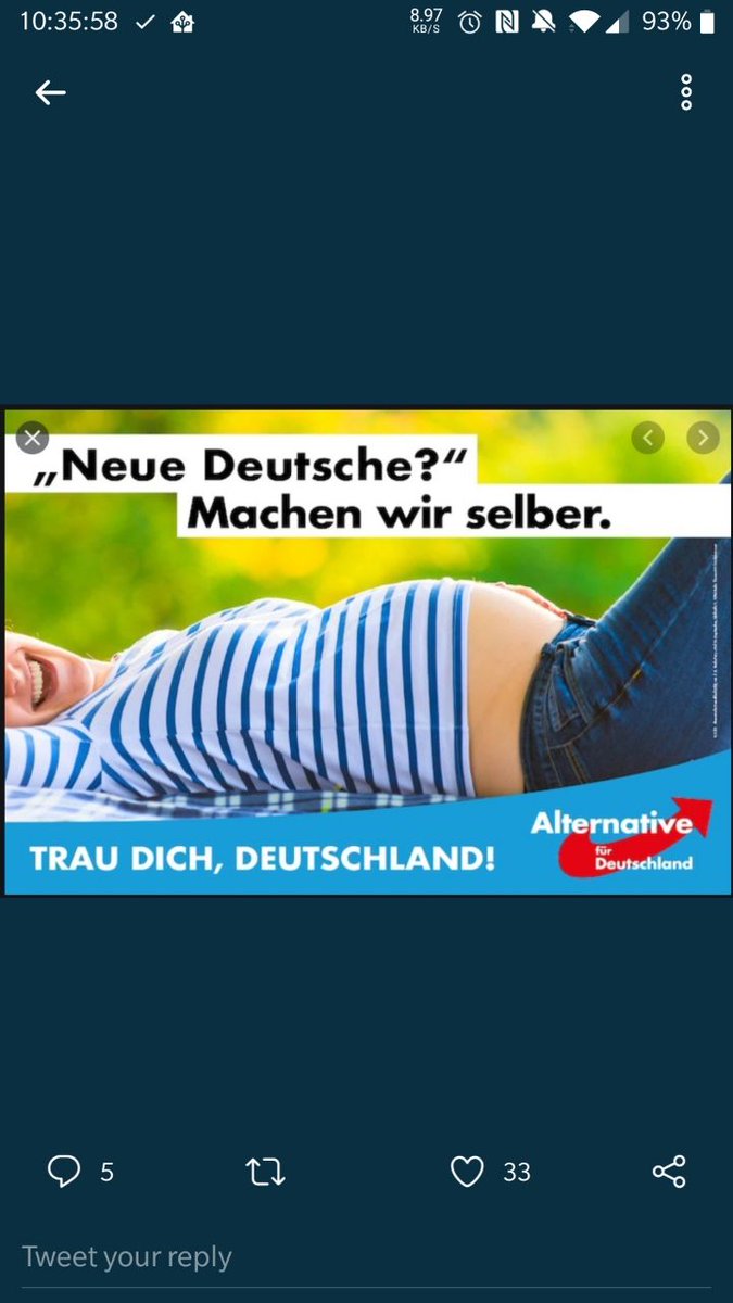 malheleco's tweet photo. @Ricarda_Lang Denen fällt auch nichts Neues mehr ein. Das selbe Plakat gabs schon im August und auch da war es schon eine Kopie von einem AfD-Plakat (NB: ich weiß nicht welches Plakat zuerst da war). Macht das ganze nur noch ekelhafter...
Passendes Meme: "They are the same picture" https://t.co/VlNyPCt6hc