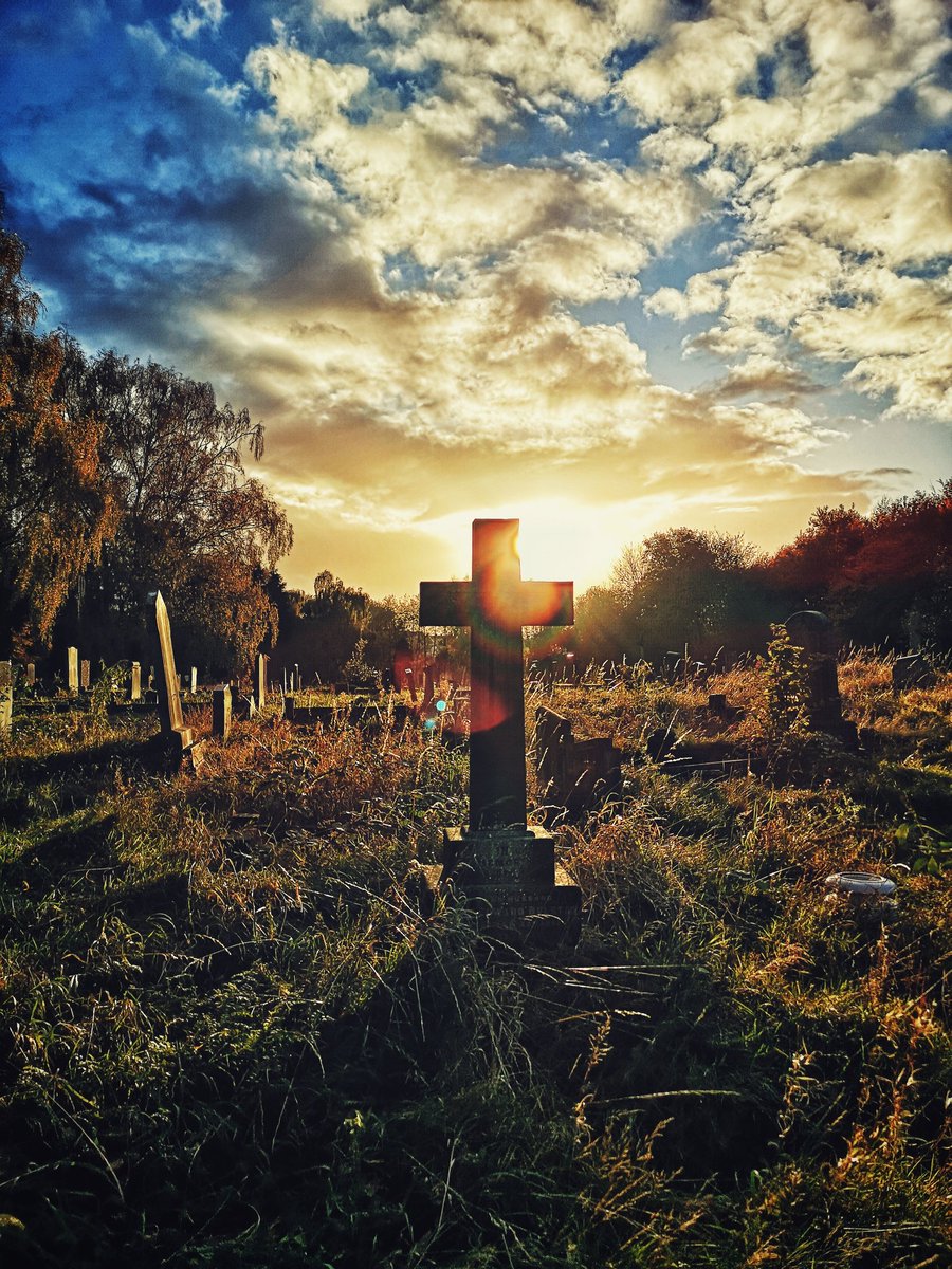 GingerSlim's tweet image. Standard prints are 10 x 15 inches and I'm charging £15 + p&amp;amp;p but there are other sizes available. DM for more info and ofc RTs are always appreciated.