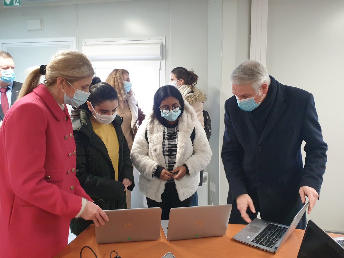 HerveChevreau's tweet photo. Au lycée Jacques Feyder pr la distribution d'une quarantaine d'ordinateurs pr nos lycéens grâce à #PlaineCommunePromotion, presidé par Francis Dubrac, au don de Siemens et au travail de l'association Epiformation. #epinaysurseine
#LaVilleContinue #PlaineCommune https://t.co/sZm1rkyB1z
