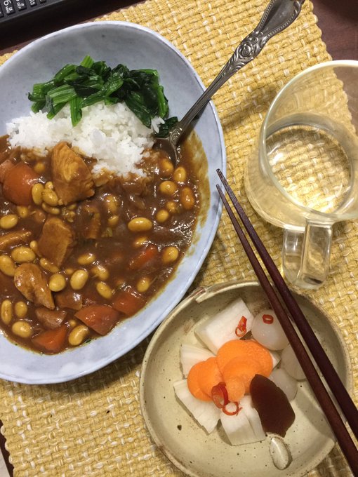 全然節分やってないわ〜。
でも連日のカレーは豆だらけだし。
あと、前回の仕事で一番可愛く描けた猫。 