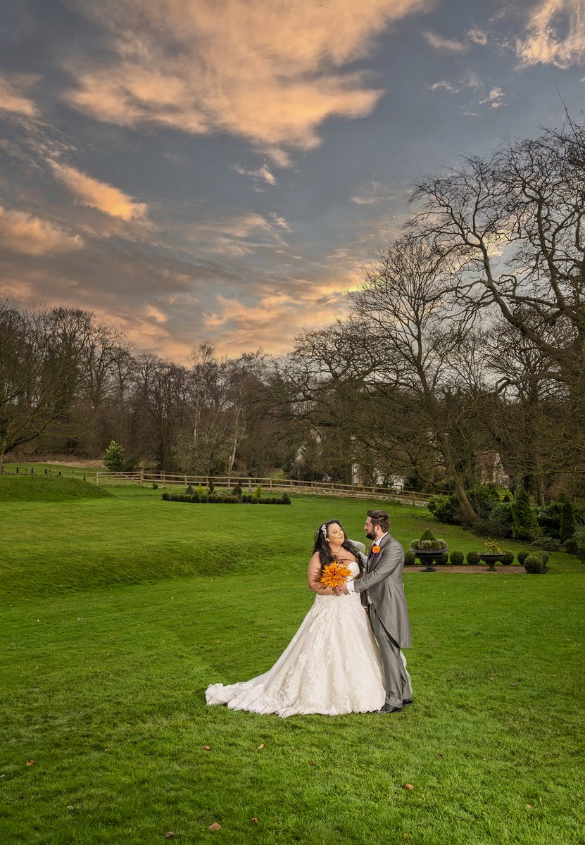 image_i_nation's tweet image. One of the last weddings we did at @wentbridgehouse and working on Jess and Matts album right now, really cant wait to get to it with some fun couples! #funweddingphotographer #sunset #wentbridgehouse #sim2000 #nikon #godox