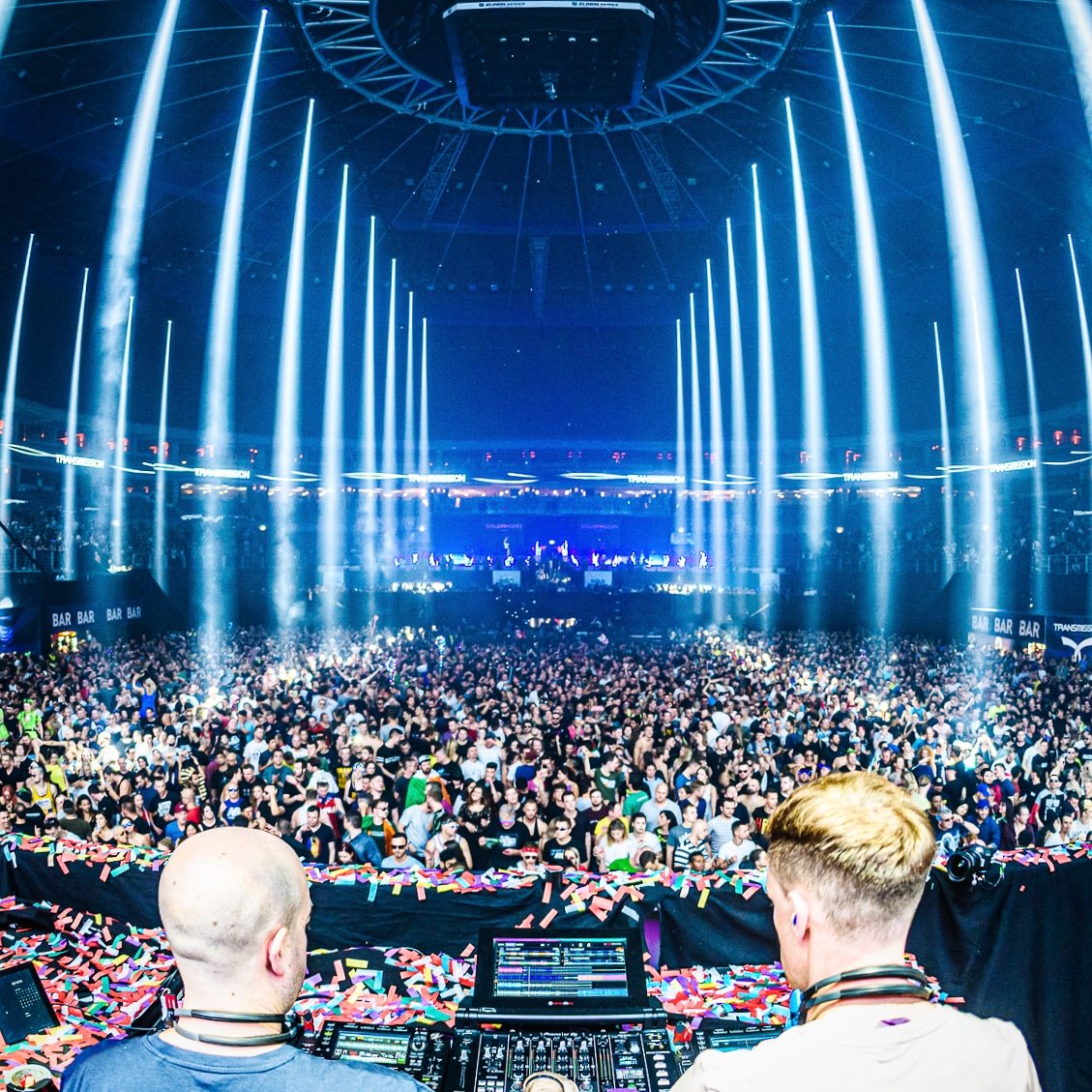 UnitedMusicPRG's tweet image. The road to 𝐀𝐧𝐨𝐭𝐡𝐞𝐫 𝐃𝐢𝐦𝐞𝐧𝐬𝐢𝐨𝐧 was paved by the lights.💡 What was your favourite moment of #TMPRG19 edition?

#Transmission #festival #Prague #trancefamily #show #party #trance #music #Key4050 #memories