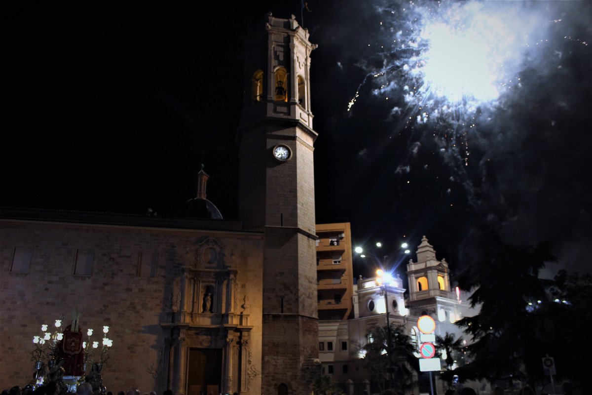 📢 Informem que el castell de focs artificials per Sant Blai serà demà a les 20 hores en lloc de a les 21 hores 🎇 

📌 Es llançaran simultàniament des de l'ubicació tradicional del riu i des de la plaça l'Hereu 🎇