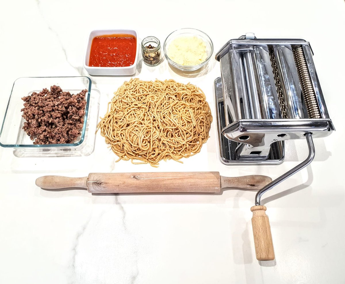 luisemiliofdez's tweet photo. Espaguetis caseros de harina y huevo en #lacocinadeluisemilio👨‍🍳

#espaguete #espaguetis #italianfood 🇮🇹

#placerenboca #explosiondesabor
#cocinacasera #yummy #cheftwitteando #foodie #luichef #foodporn
#comidadeaprovechamiento 
 
#laboratoriogastronomico 
#lesesperoconganasdecomer https://t.co/hmDfahecQ6