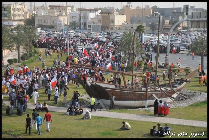 يا سيدي لقد سرقوا سفينتنا 
فصرنا نبحر بأجسادنا السمراء 
كان الدم المسال من أشلائنا 
يشهي قروش البحر  لأن تلاحقنا
فكنت يا سيدي تدفع بجذوع نخيل بلاد القديم  لنركبها
#ثبات_حتى_النصر_10
#ثبات_حتى_النصر