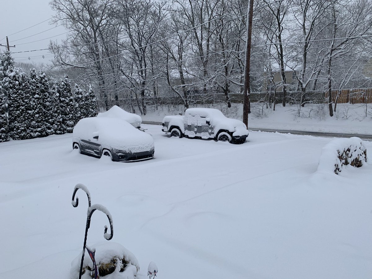 GladiatorSilver's tweet photo. @Greybeardbiker @BlackGlide07 We got a little snow https://t.co/KkyzoQ2Aip