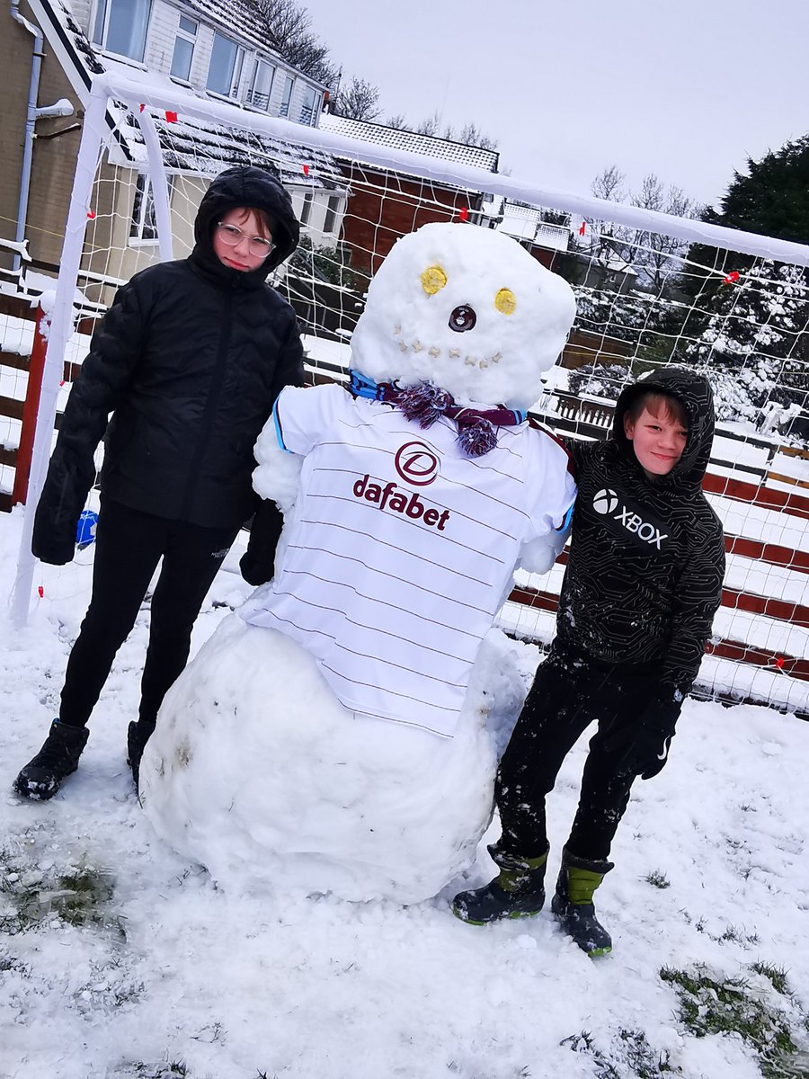 donnasolessi's tweet photo. Burnley made a last transfer signing after all a new goalie @BurnleyOfficial @BurnleyFC_Com @SHINEatCPA @Janette13827262 #homeschooling2021 #DeadlineDay #snowfun #snowman #newplayer #jackbean https://t.co/HUYZ3I4ows