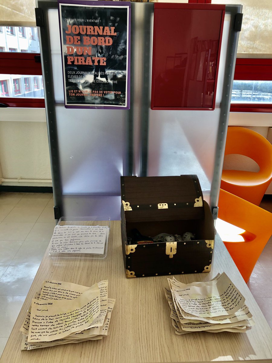 ChamberyCollege's tweet photo. Deux journaux de bord de #pirates ont été retrouvés dans un coffre à trésor. Ils sont exposés au Cdi grâce à l’intervention des 6emes7, lequel préférez-vous ? #ecriturecollaborative https://t.co/FRRNfRHzs6