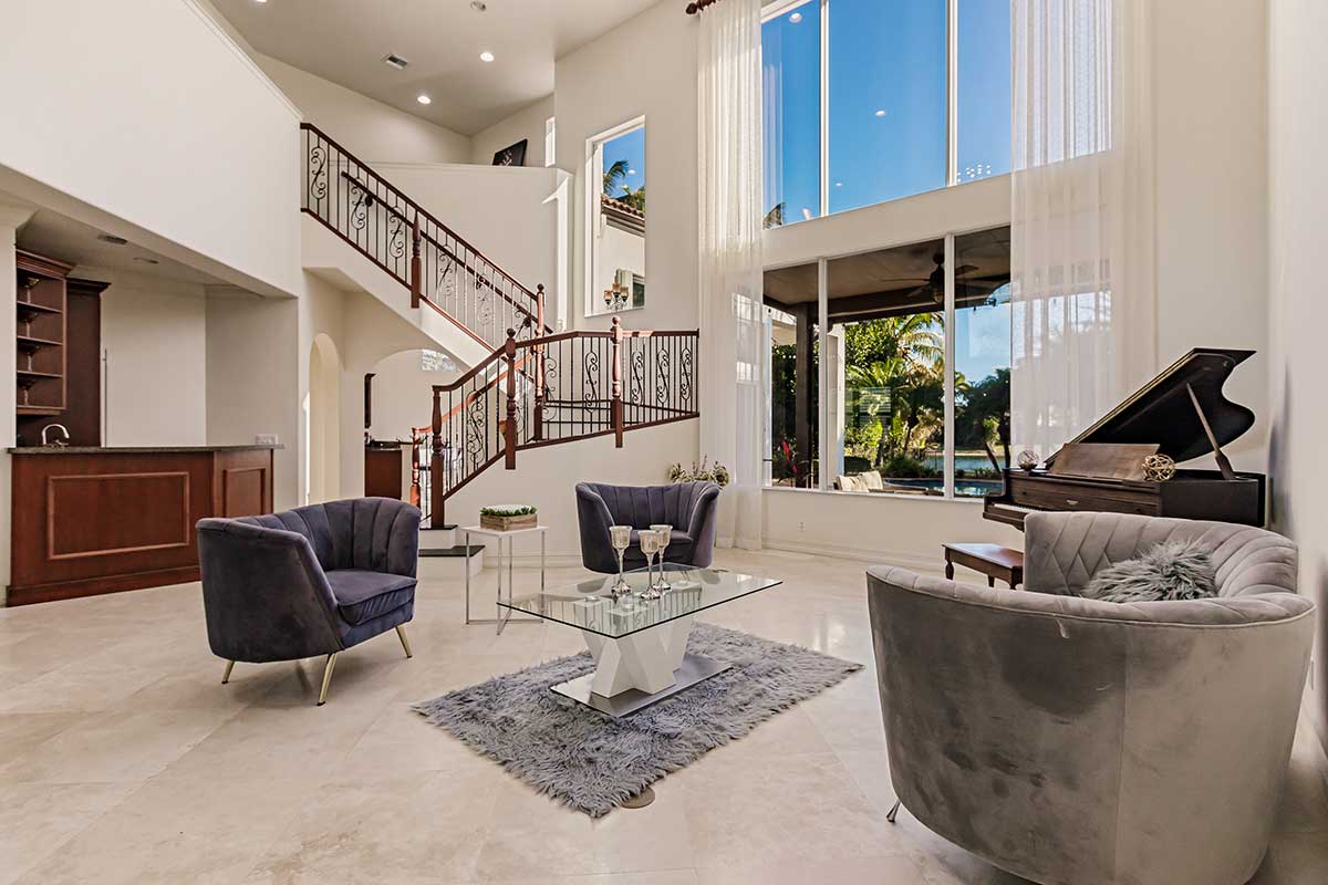 RaquelColp's tweet image. New for Sale: Waterfront home on half acre lot. Lushly landscaped and ready to move in - mailchi.mp/axispremierere…