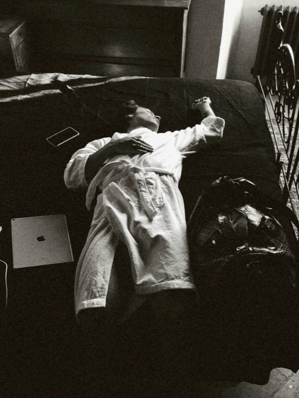 hstylespics's tweet photo. harry styles, shot by hélène pambrun https://t.co/48122znJD6