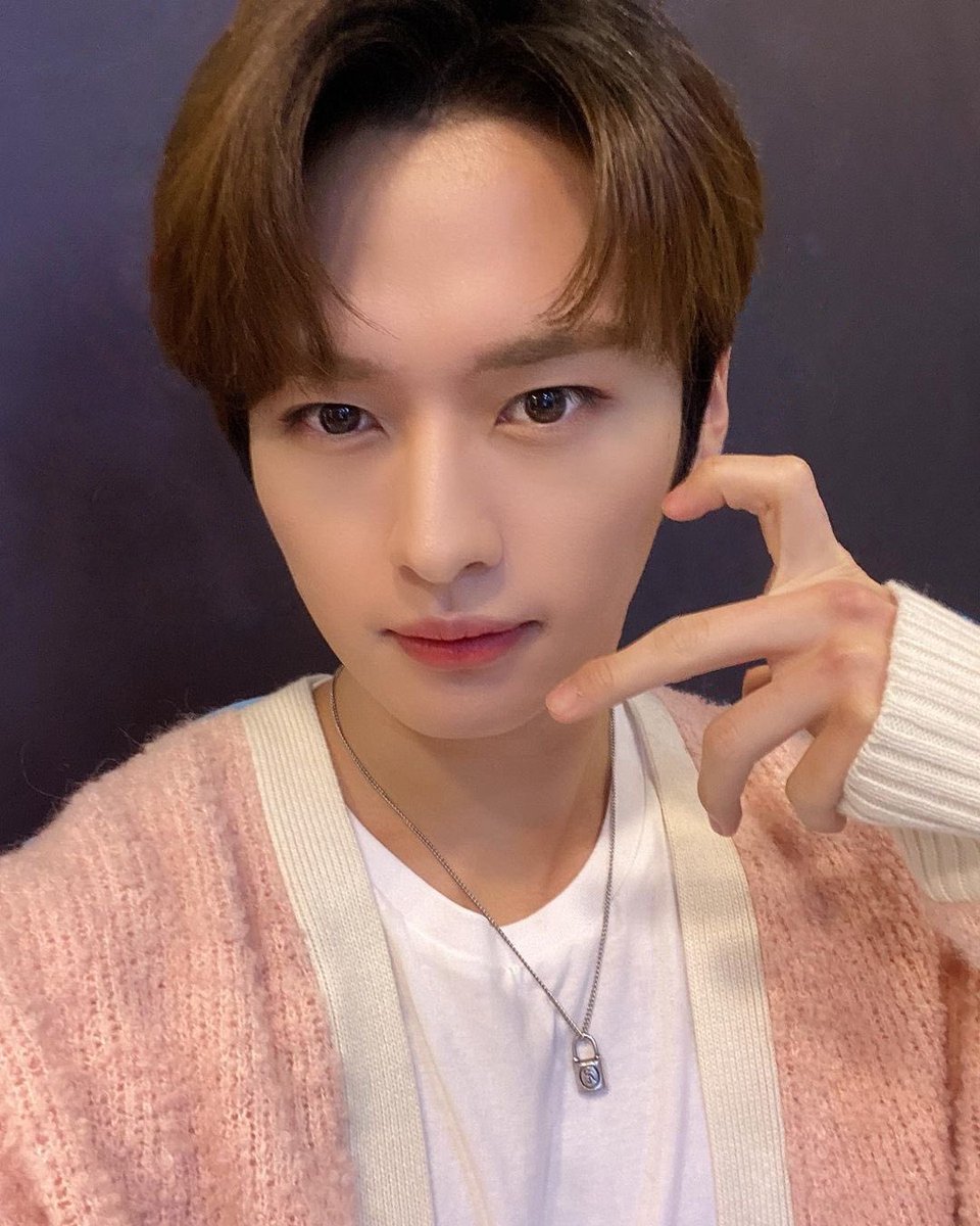 Archiveleeknow2's tweet photo. 요청 많이 주셨던 배경 글씨들 지운 사진들 정리해서 올립니다♥︎ 
#리노 https://t.co/HlQIbzu8Qr