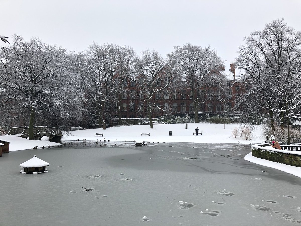 A very cold Weston Park this morning   #SheffieldIsSuper  #SheffieldUniversity &ndash; bei  Weston Park