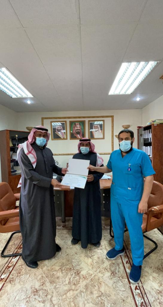 phc_twaim's tweet photo. ضمن برنامج الطبيب الزائر ⁧#التطوعي⁩
بمركز الرعاية الصحية الأولية بالتويم 
زارنا الدكتور / عبدالملك بن بكر البكر 
استشاري جراحة العظام و المفاصل 

@hsh_MOH
⁧#تطوعي⁩
⁧#التطوع_الصحي⁩ ⁧
 ⁧#التويم
#سدير https://t.co/xY3TLSLo7a