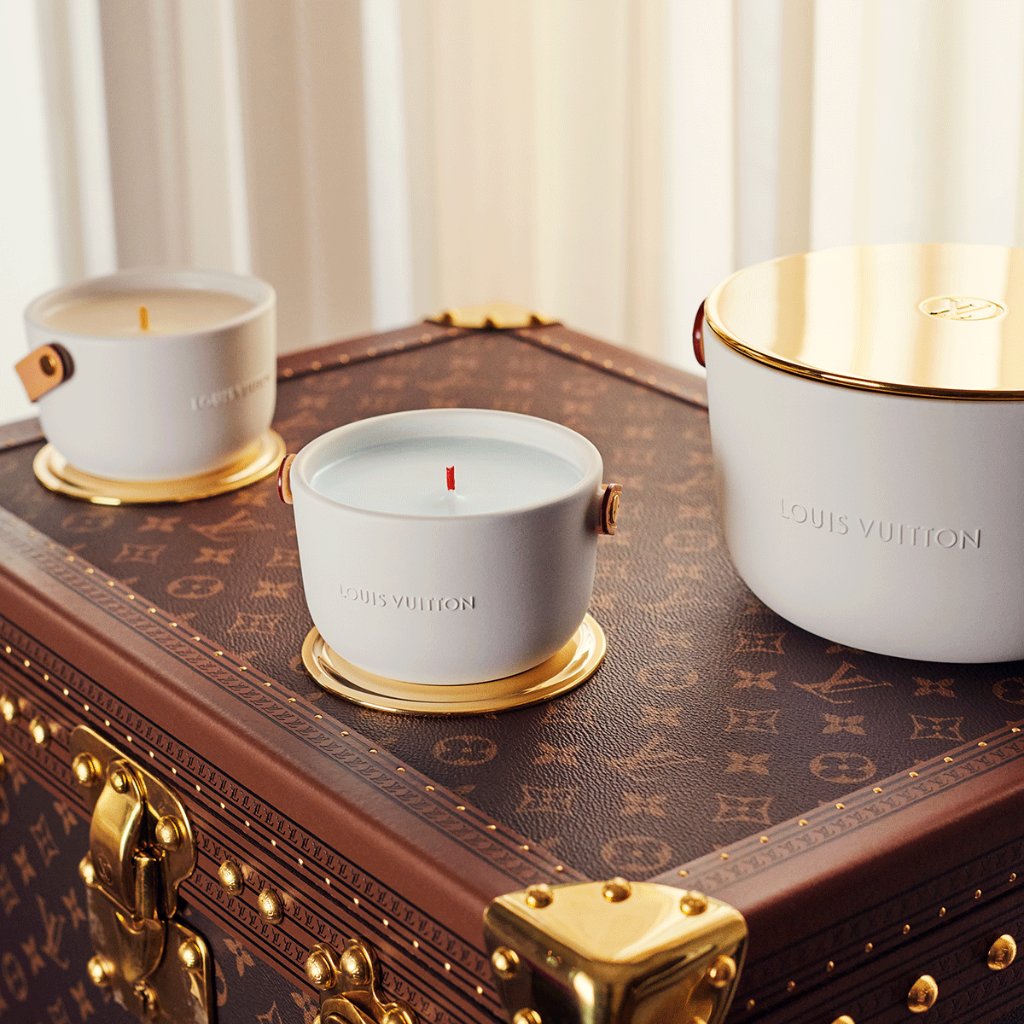 Louis Vuitton on X: Take flight. Savor an imaginary getaway right at home  with one of #LouisVuitton's perfumed candles. Discover the collection of  fragrances for the home and other gift ideas at