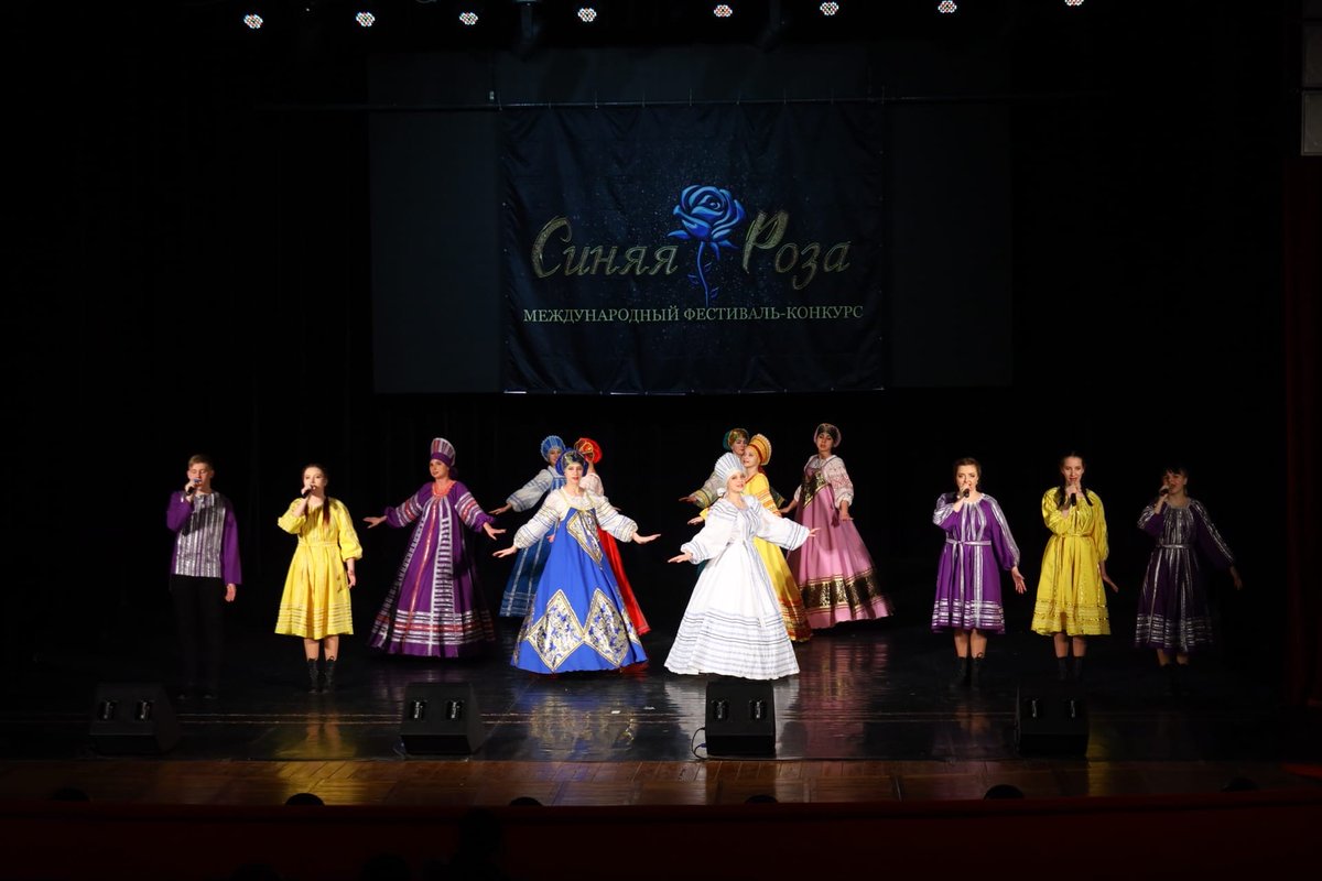 Очередная наша победа🏆
30 января прошёл Международный фестиваль - конкурс «Синяя Роза» в г. Самара.
Наш вокальный ансамбль "Камертон" совместно с хореографическим ансамблем "Колибри" завоевали Диплом Лауреата I степени! #МКЦ_Жигулевск #КультурноеСердцеРоссии #КультураЖигулевска