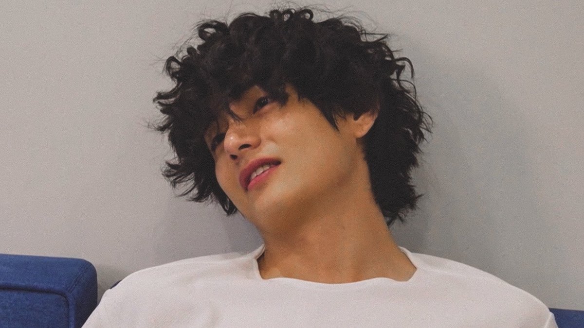 archivefortae's tweet photo. kim taehyung why are you so fine ???? https://t.co/oXSe4ntTur