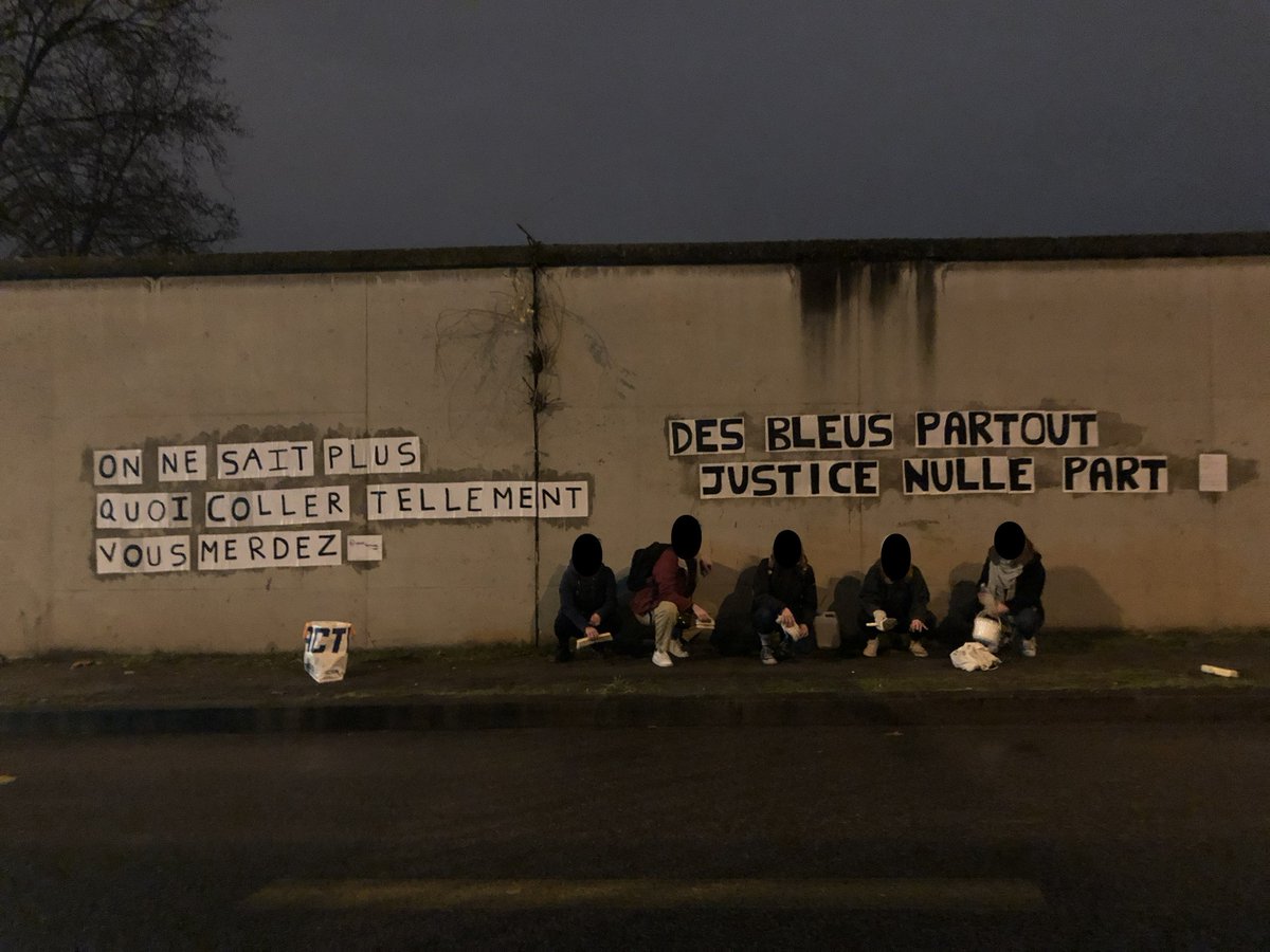 existebyiscpa's tweet image. Les colleur.se.s de Lyon recouvrent depuis plus d’un an les murs de la ville contre le patriarcat. Derrière les slogans se trouvent des #activistes souvent jeunes, à la détermination sans faille : cutt.ly/uksiGLr
@CollagesLyon