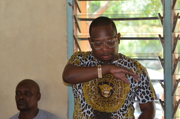 Punchline_Afric's tweet photo. #PaTvUpdates
FORMER Nairobi Governor Mike Sonko to remain in police custody for two more days pending ruling on his bail application on 4th February 2021.
#Kenya Raila Odinga Ruto Kibicho Simba Babu Owino Deep state #GEMAIndivisible Moses Kuria https://t.co/wEi1yq48Yr