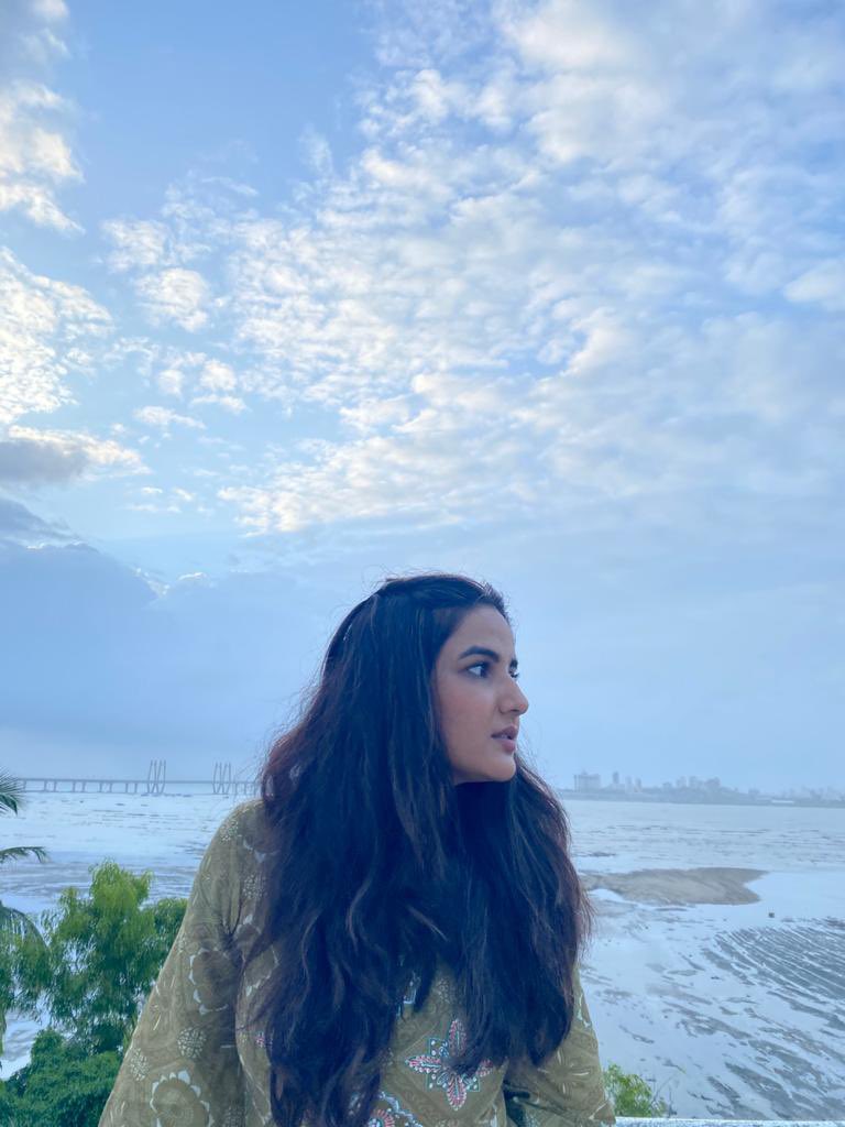 jasminbhasin's tweet photo. सोचती हूँ के अब न सोचूं कुछ भी... 

#JB #JasminBhasin https://t.co/zLjX8CkZAr