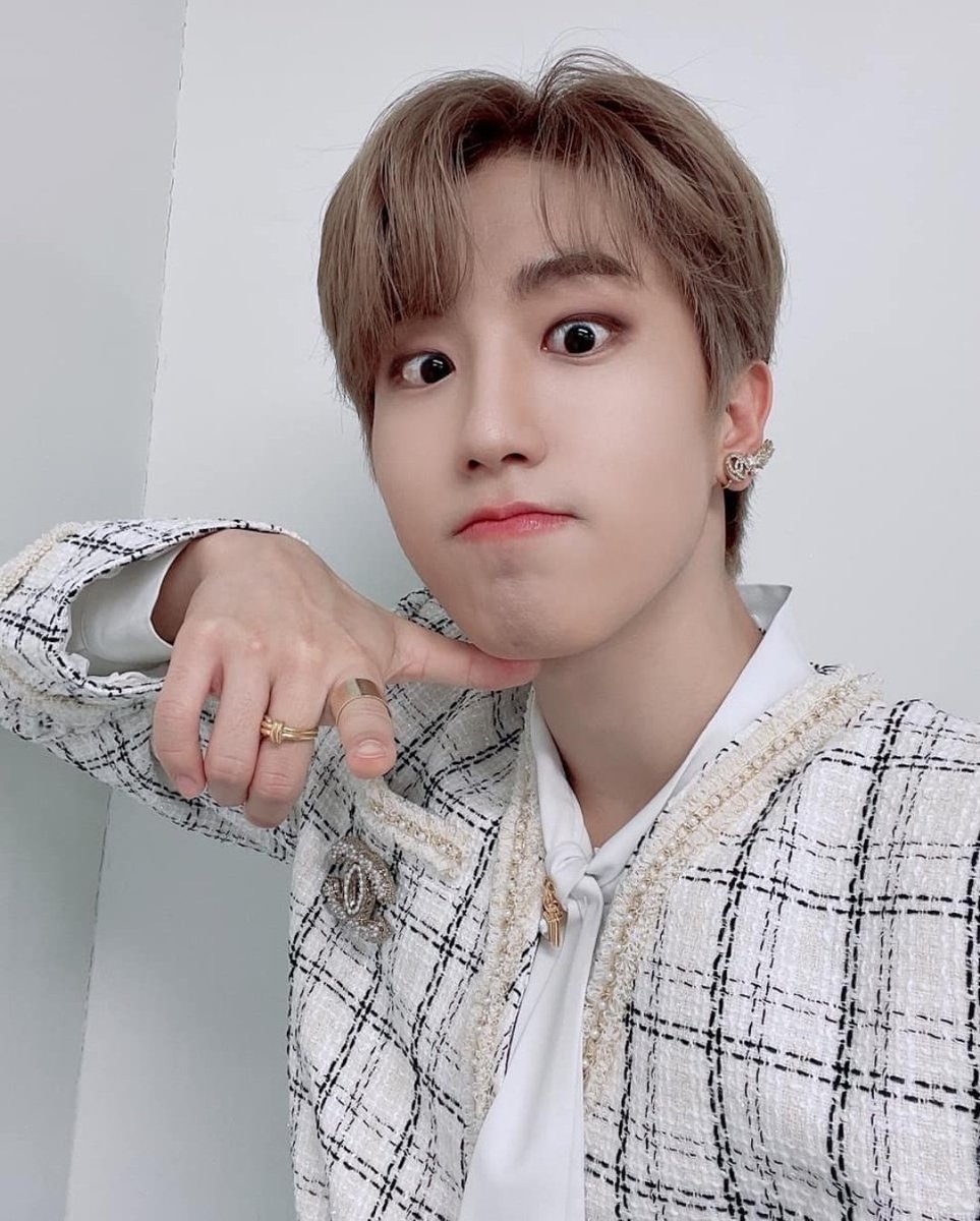 3RACHA_PHL's tweet photo. [ INSTAGRAM ]
210131 | @/realstraykids

ㅡ J_One ㅡ

"First Bonsang,this feeling..I'm very happy.I think it's even more valuable to have achieved it with Stay.Let's be together this year as we grow and improve.Thank you everyone!!"

#3RACHA #J_One #HAN @Stray_Kids #StrayKids #한 https://t.co/PhoUUlZFwP