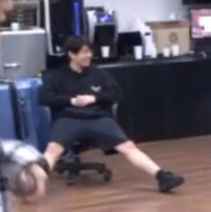 manspreading but in ᵗᶦⁿʸ