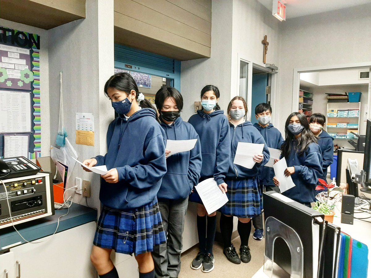 stbeeconnects's tweet photo. Thank you to our Gr 7 students for running and announcing our BC SPCA contest! Good luck to our students! Let's have fun!

#heartforanimals❤️ #animalappreciation #BCSPCA https://t.co/0olNgaZubQ
